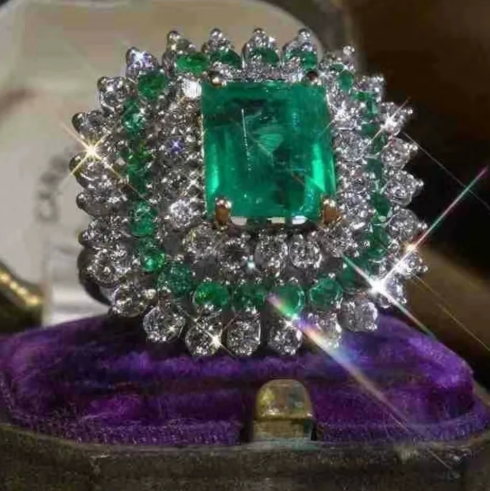 New stunning green women's size 6 ring